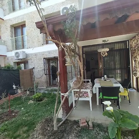Villa Datca'nin Degerlenen Bolgesi Comarlikta Bahceli Ev *