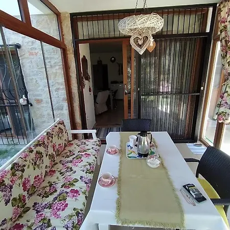 Villa Datca'nin Degerlenen Bolgesi Comarlikta Bahceli Ev Datca