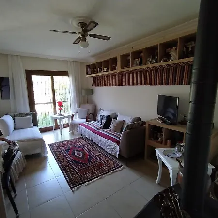Villa Datca'nin Degerlenen Bolgesi Comarlikta Bahceli Ev *